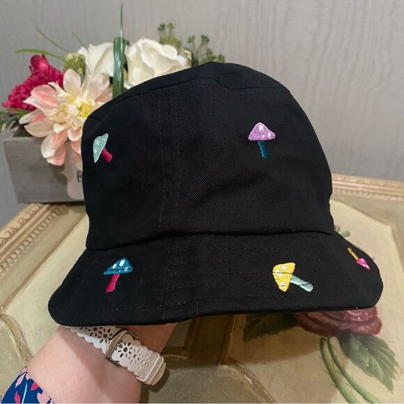 A-LAB Black Cotton Whimsical Embroidered Mushrooms Bucket Hat Unisex - Picture 6 of 12
